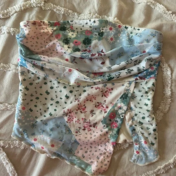 SHEIN Blue and Pink Floral Strapless Crop Top - Picture 7 of 7